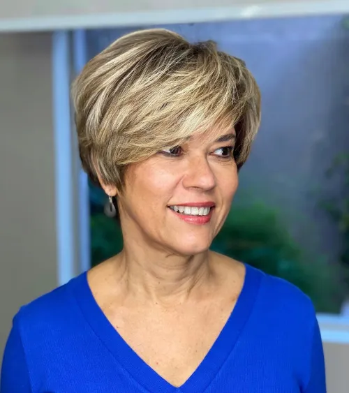 bixie za gustu kosu za žene nakon 50. godine