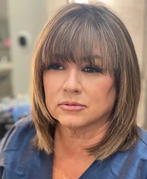 Dugi paž s mekim šiškom za nježno uokvirivanje lica i prirodan volumen.