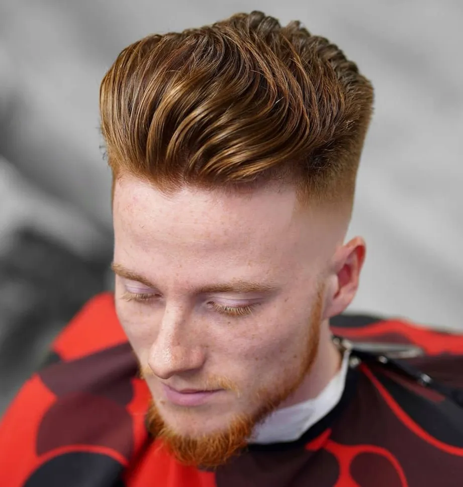 Muška frizura s dugim vrhom i kratkim stranicama koja izdužuje lice i smanjuje širinu čela.