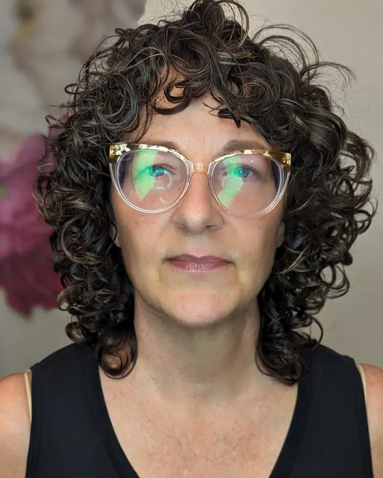 kratki shag kovrčavi paž s razigranom teksturom i laganim volumenom