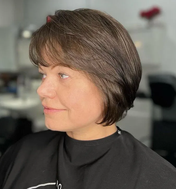 Slojeviti paž s mekom šiškom za prirodan volumen i nježan okvir lica.