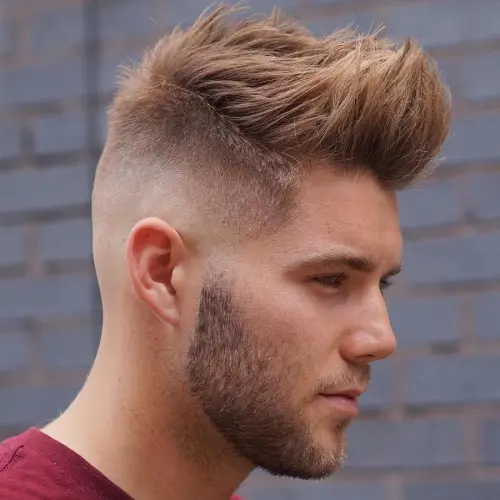 Spiky frizura sa skin fade prijelazom za moderan i puniji izgled prorijeđene kose.