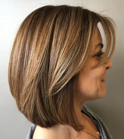 Srednje dugi bob za žene nakon 50. godine, elegantan i jednostavan za održavanje.