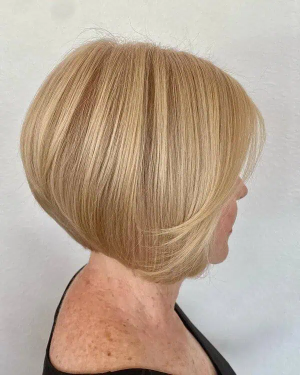 Zlatno plavi paž do vrata koji osvježava ten i dodaje sjaj.